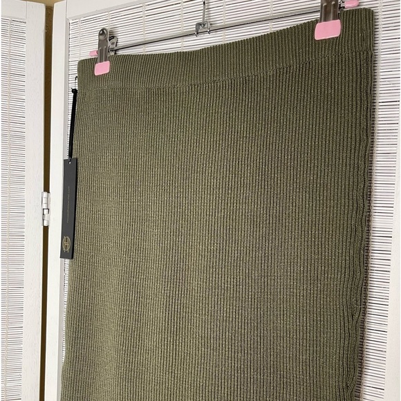 House of Harlow 1960 Ribbed Midi Skirt Olive Green Size S NWT - Picture 5 of 9